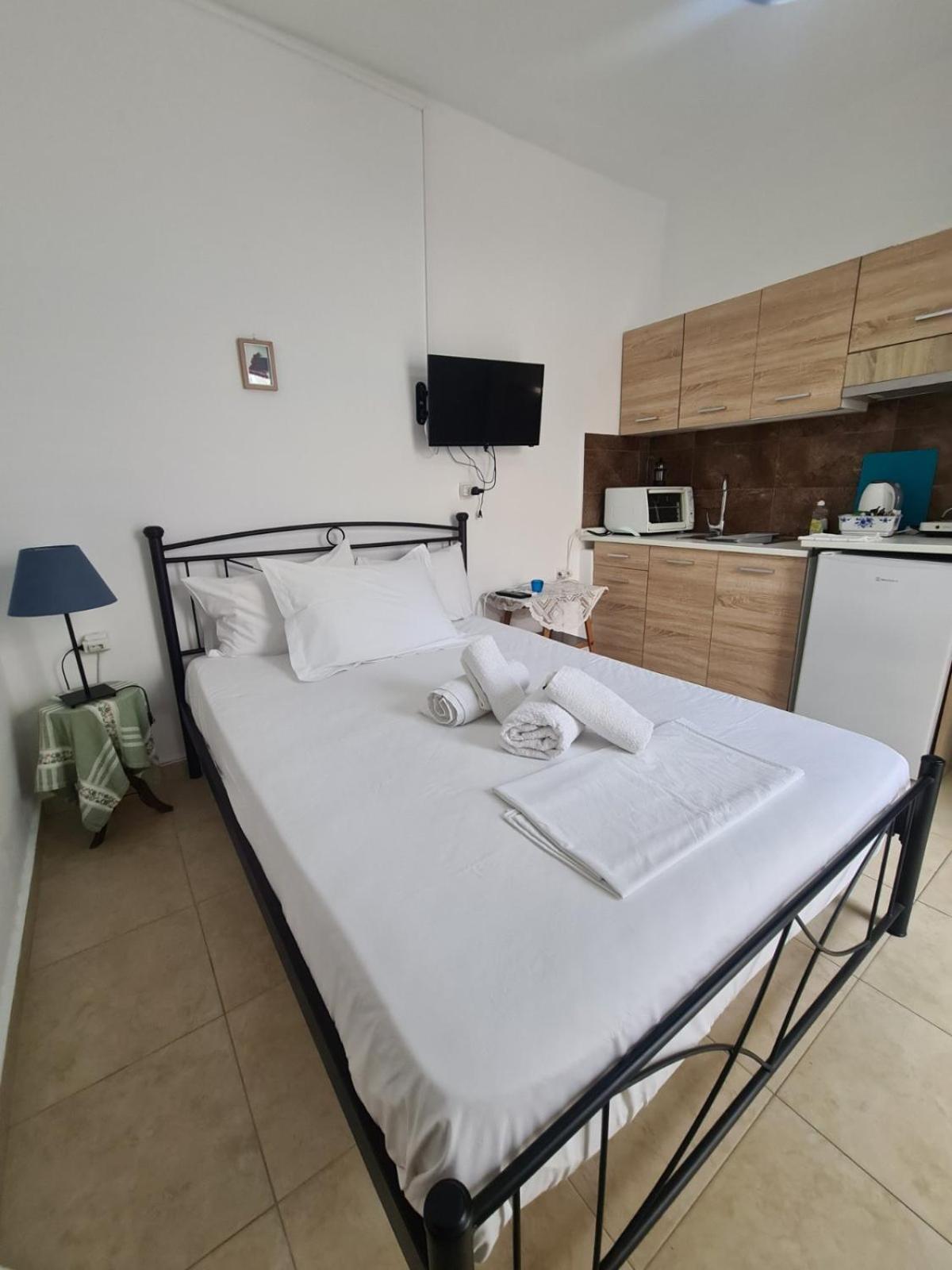 Aithra -Cosy Studio In Centre Of Poros Poros Town Luaran gambar